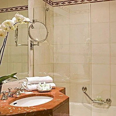 Grand De L'univers Saint-germain 3* باريس