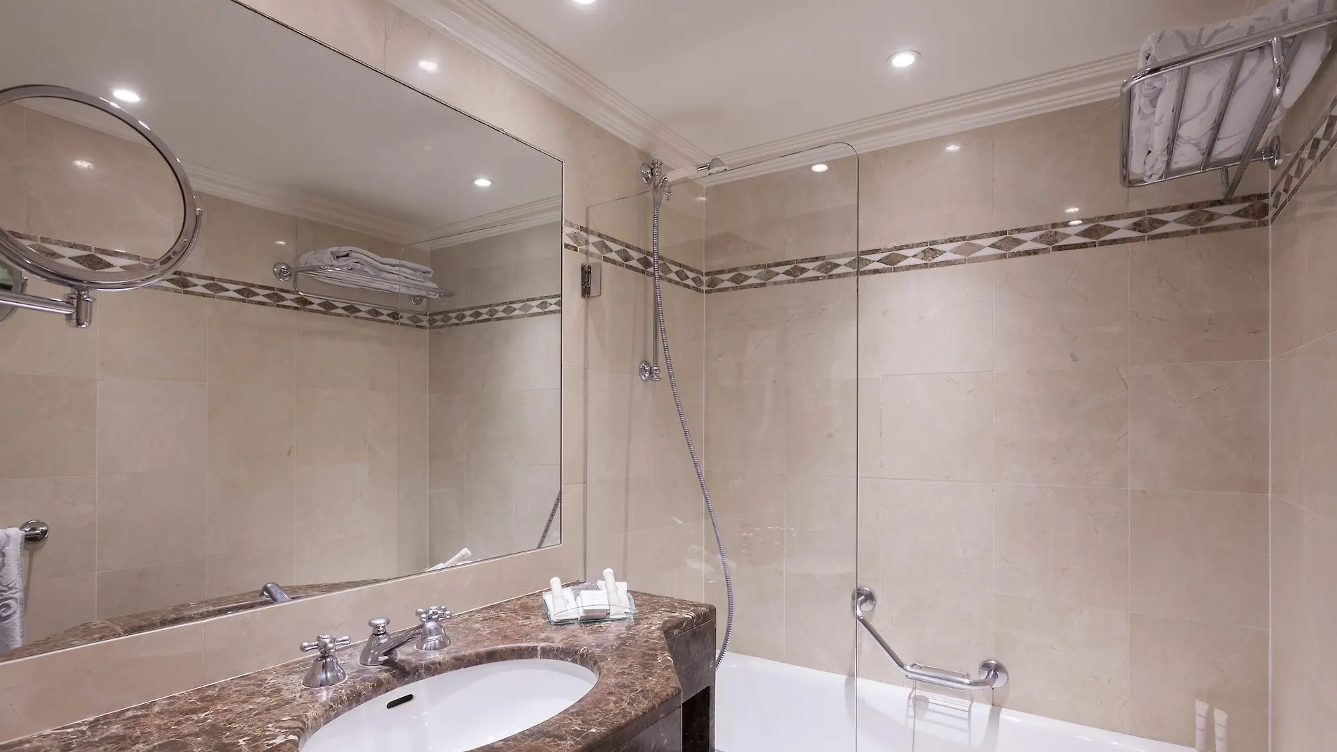 Hotell Grand De L'univers Saint-germain
