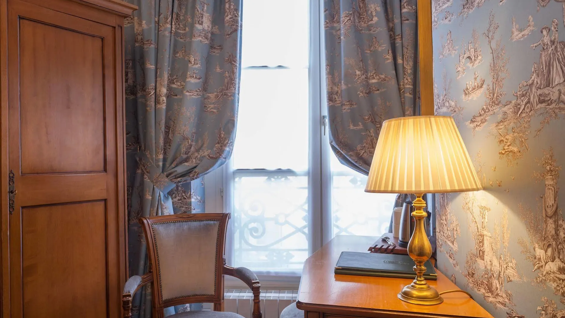Hotel Grand De L'univers Saint-germain 3*